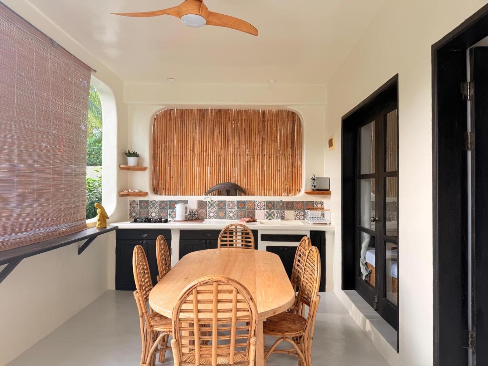 Parrots Boutique Hotel 4*